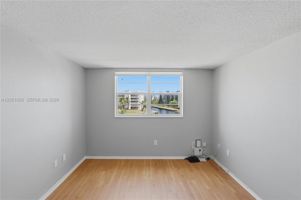 2851 Leonard Dr, Unit J402, Aventura, FL 33160 Photo