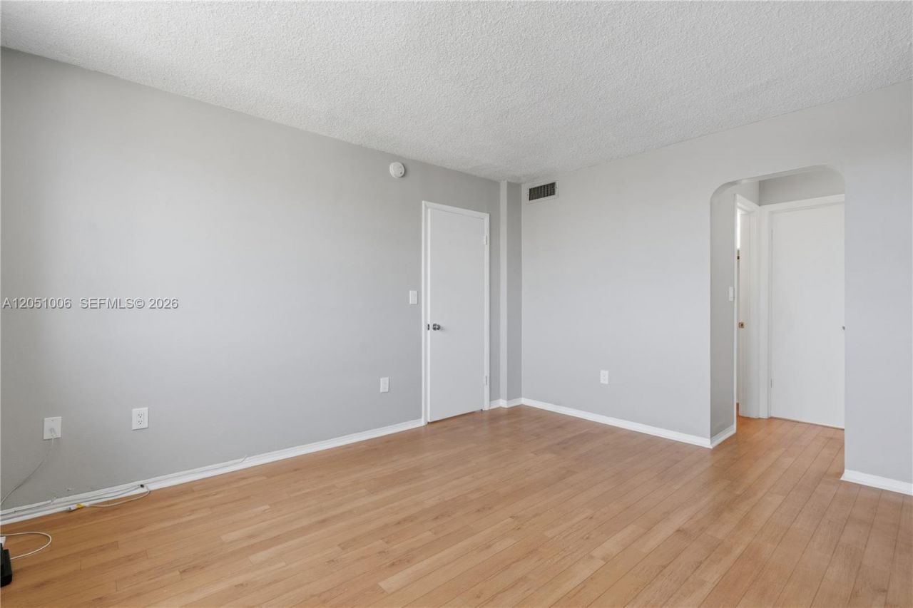2851 Leonard Dr, Unit J402, Aventura, FL 33160 Photo