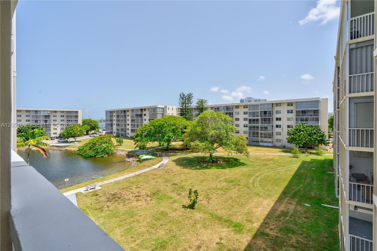 2851 Leonard Dr, Unit J402, Aventura, FL 33160 Photo