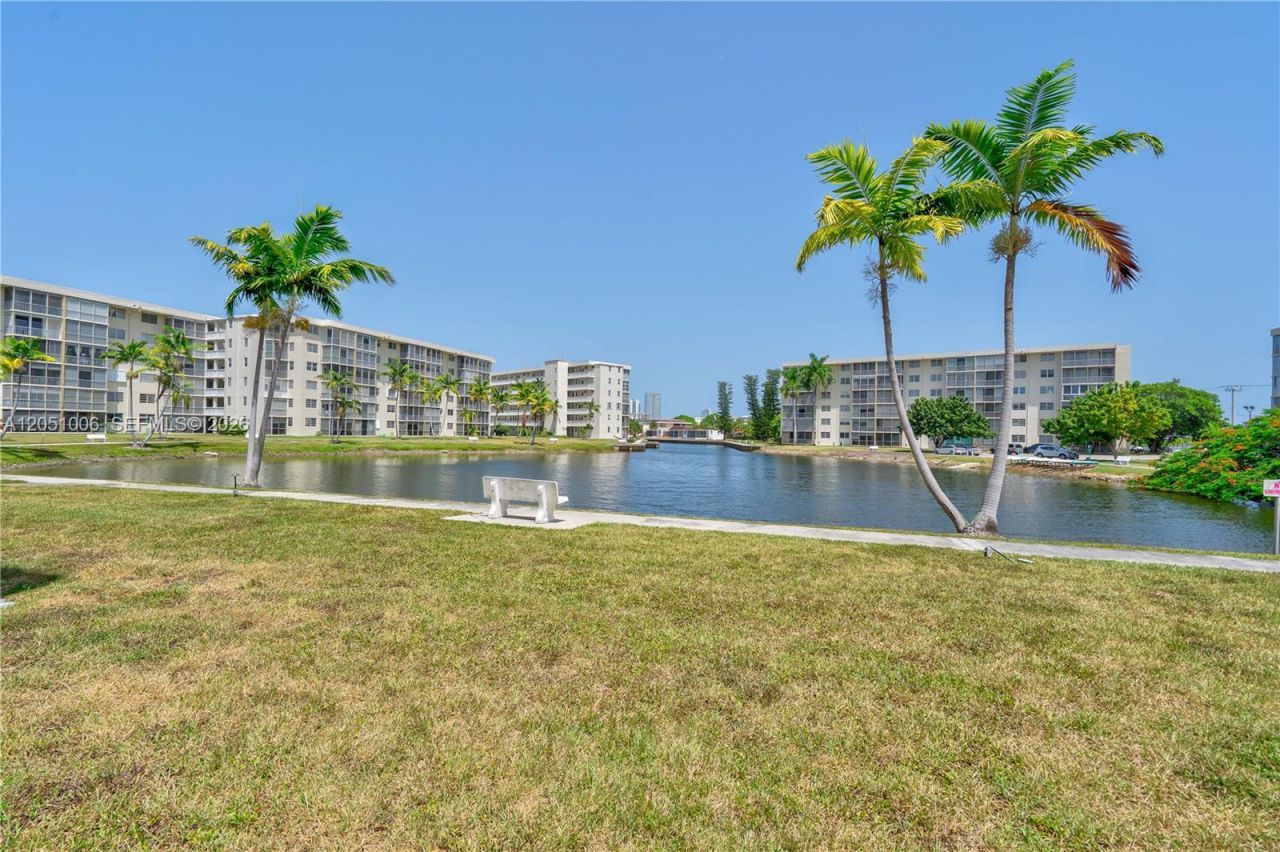 2851 Leonard Dr, Unit J402, Aventura, FL 33160 Photo