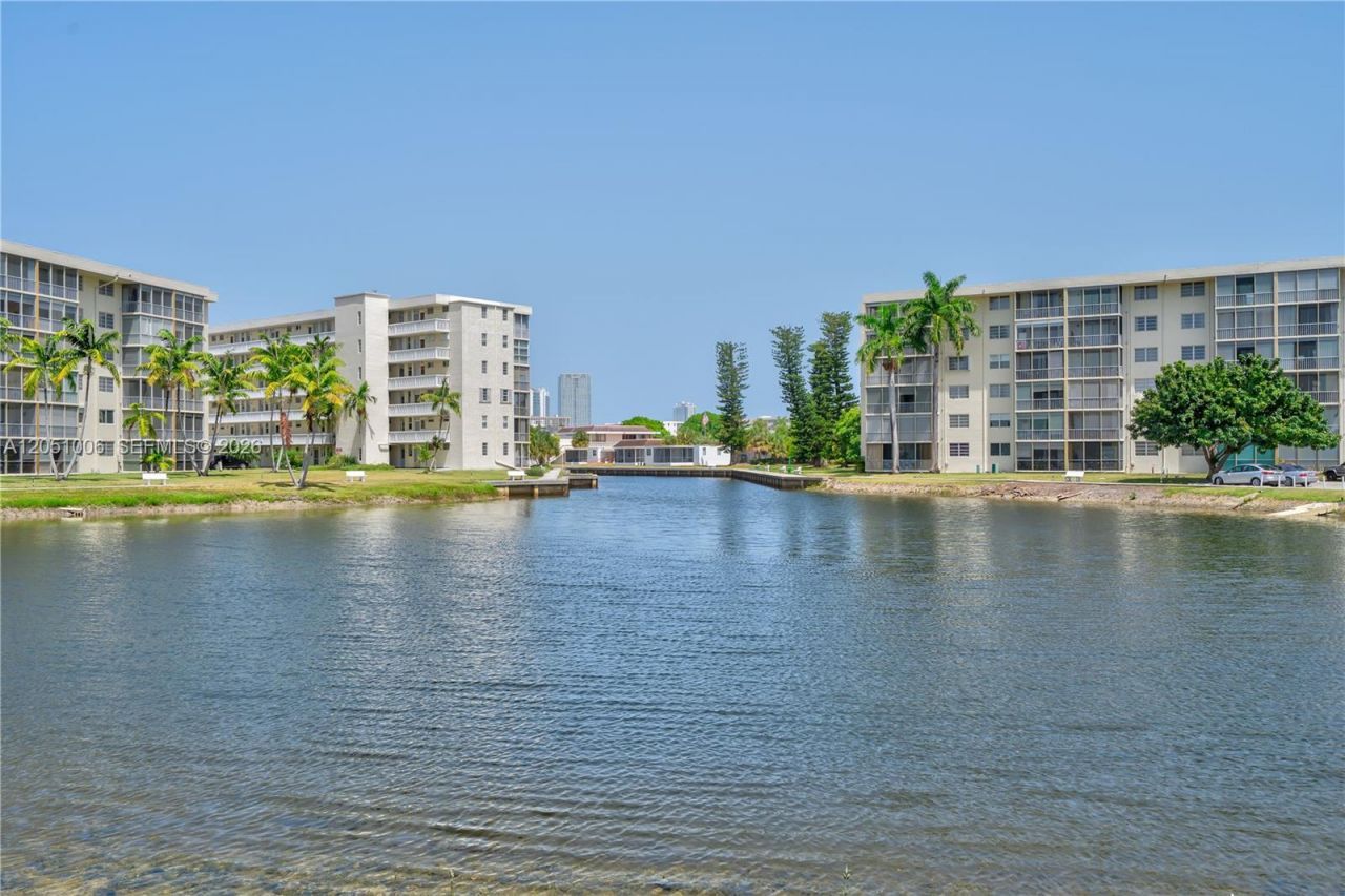 2851 Leonard Dr, Unit J402, Aventura, FL 33160 Photo