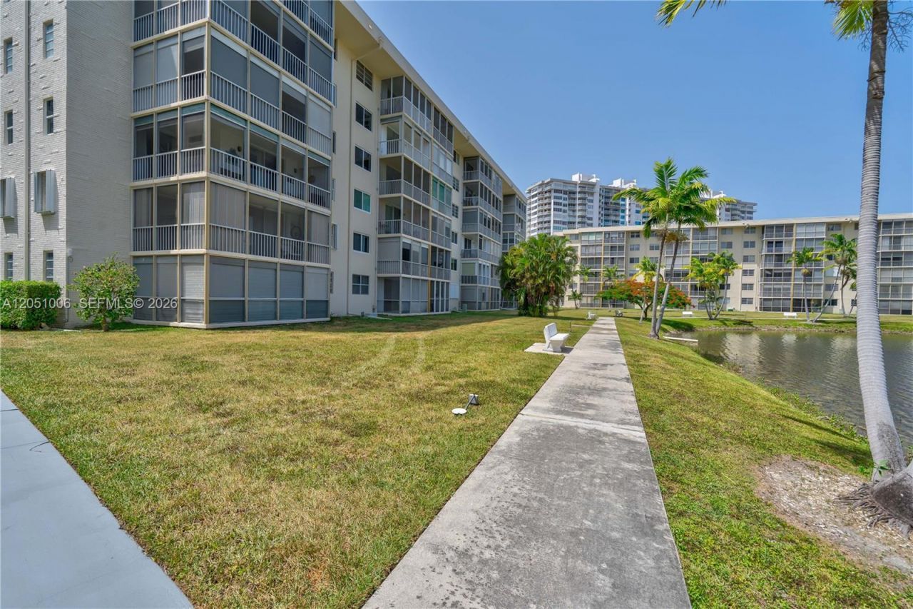 2851 Leonard Dr, Unit J402, Aventura, FL 33160 Photo