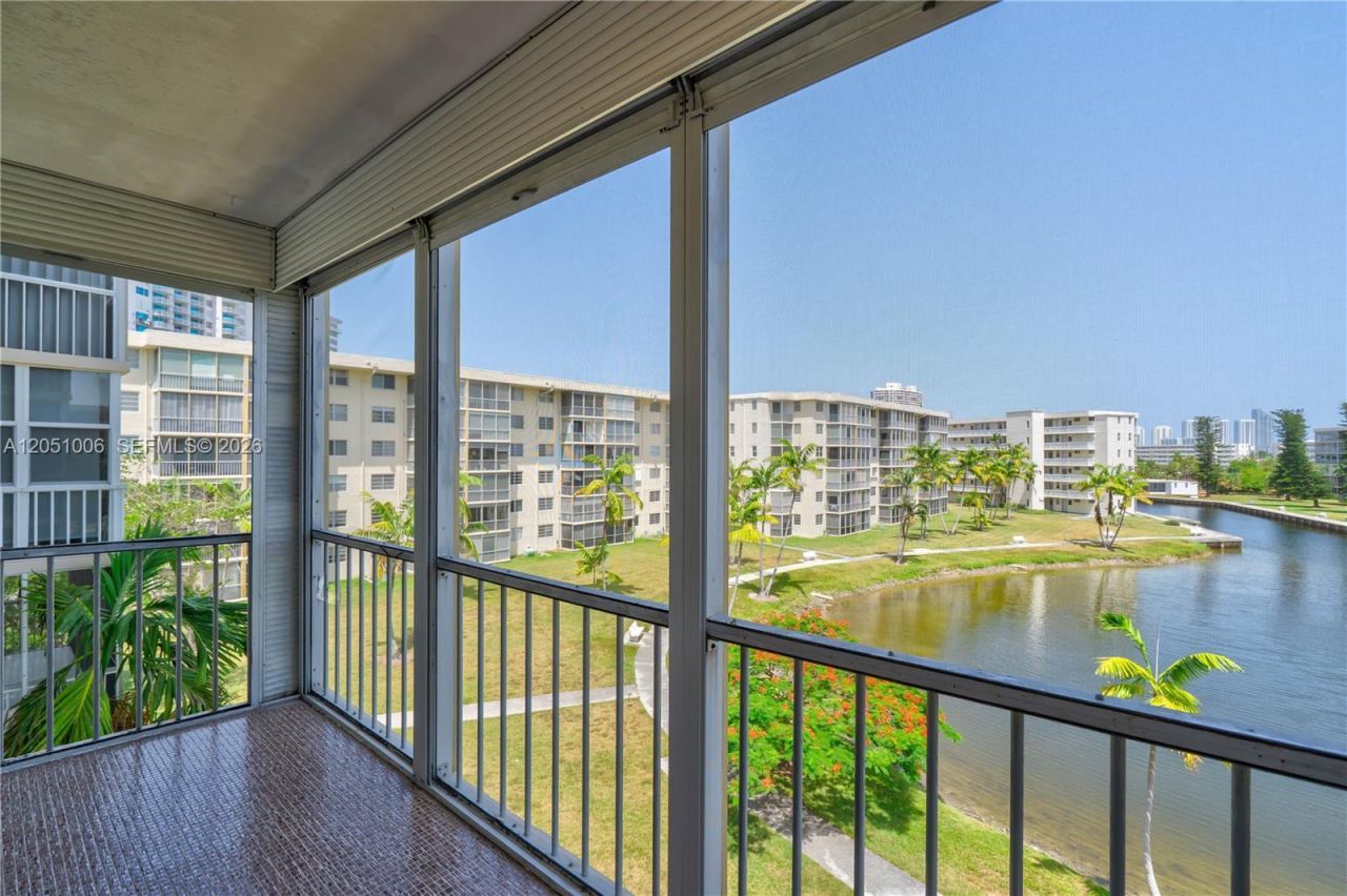 2851 Leonard Dr, Unit J402, Aventura, FL 33160 Photo