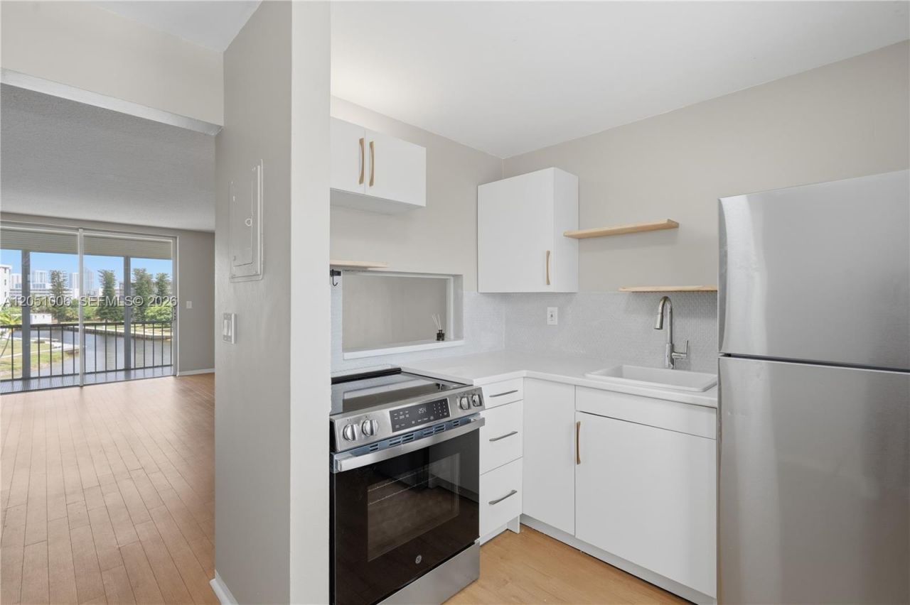2851 Leonard Dr , Unit J402, Aventura, FL 33160 Photo