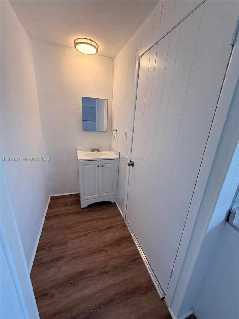 2750 SW 26th St , Unit 1, Miami, FL 33133 Photo