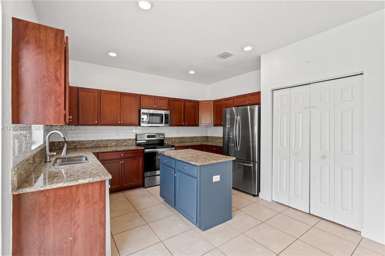 3573 W 93rd Pl, Hialeah, FL 33018 Photo