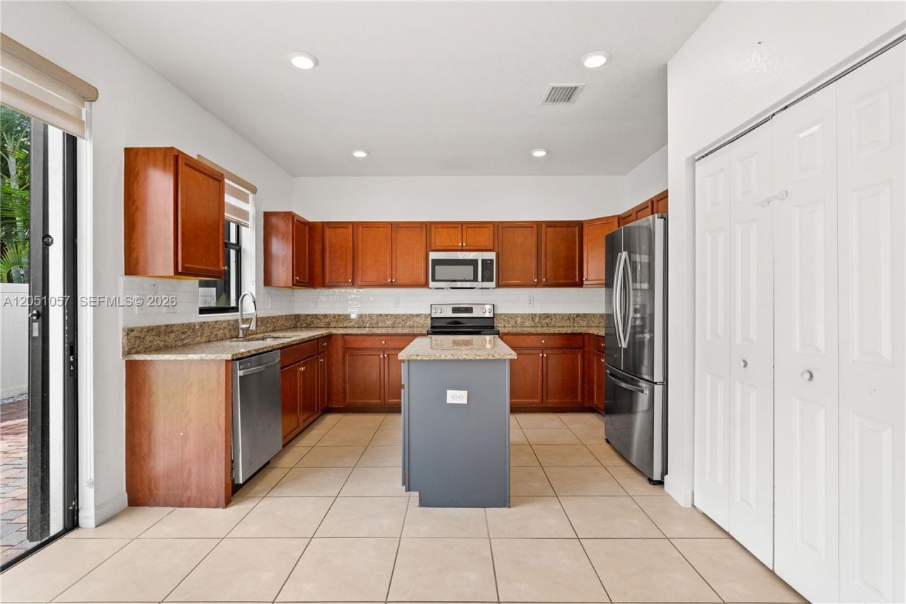 3573 W 93rd Pl, Hialeah, FL 33018 Photo