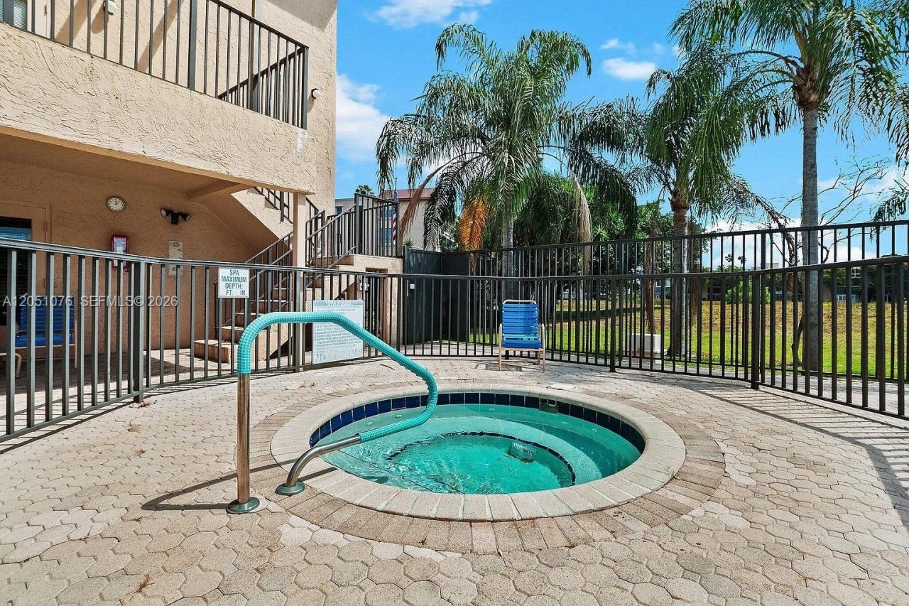 7220 Lake Cir Dr , Unit 301, Margate, FL 33063 Photo