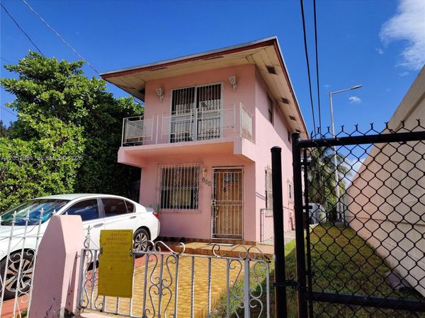 945 NW 19th Ave , Miami, FL 33125