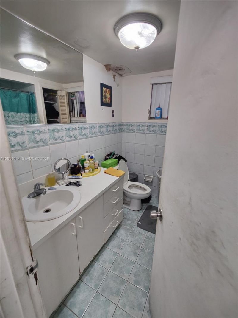 945 NW 19th Ave, Miami, FL 33125 Photo