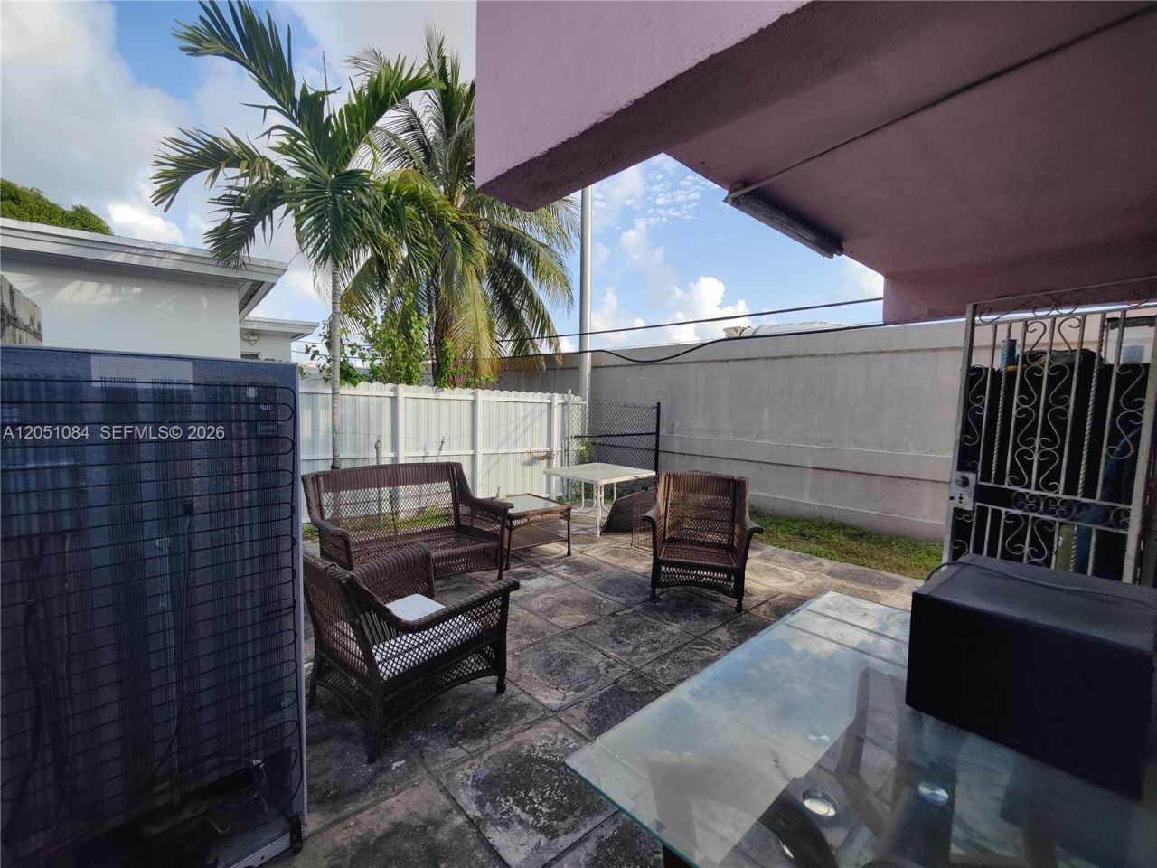 945 NW 19th Ave, Miami, FL 33125 Photo