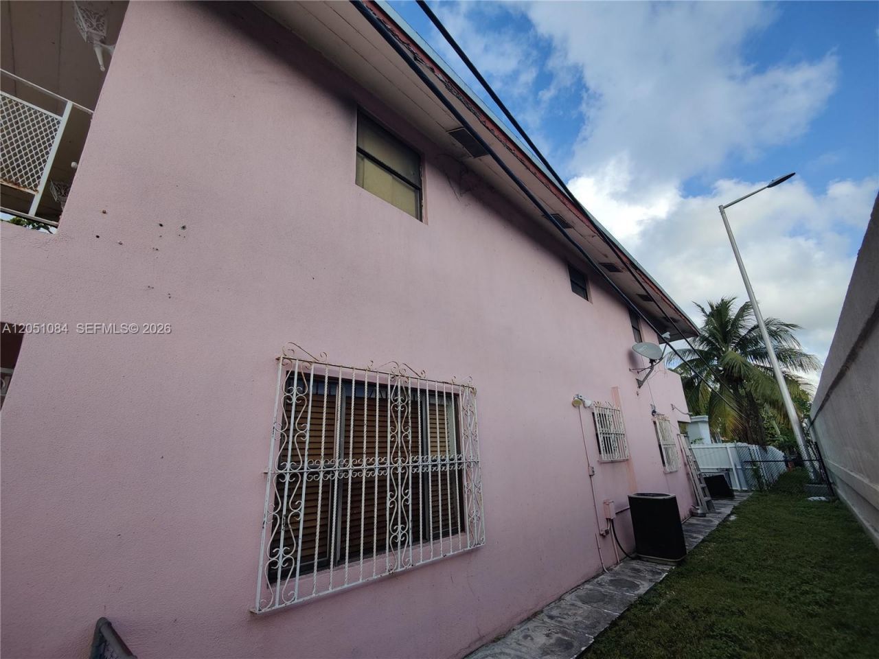 945 NW 19th Ave , Miami, FL 33125 Photo