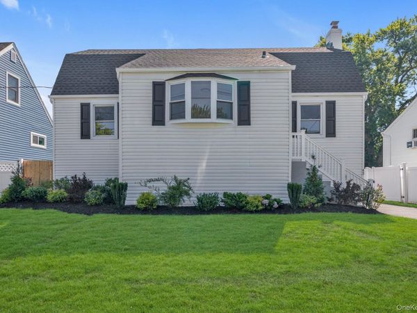 43 Westside Avenue , Freeport, NY 11520