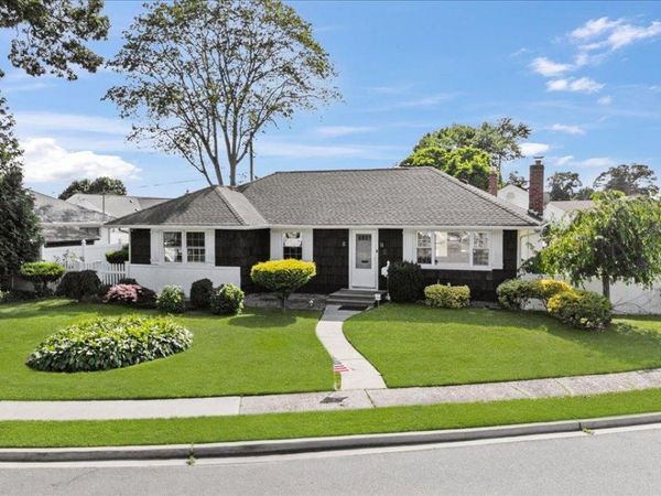 5 Coronet Crescent , Bethpage, NY 11714