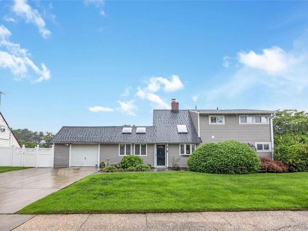 2 Glow Lane , Hicksville, NY 11801