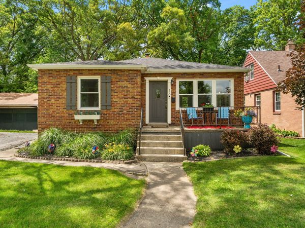 16 Beverly Boulevard , Hobart, IN 46342