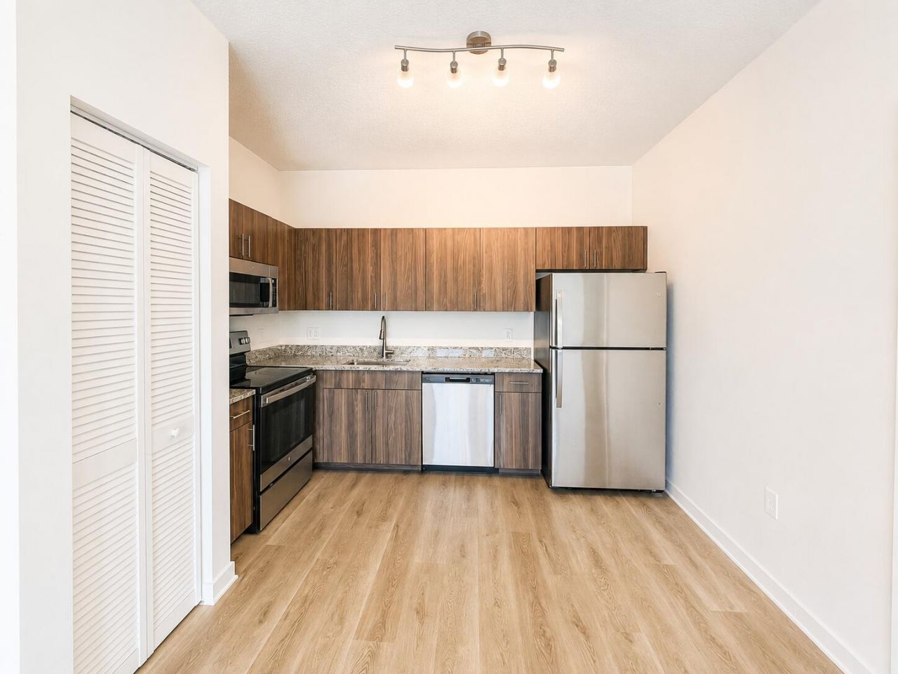 4250 Lakewood Road, Unit 204, Lake Worth Beach, FL 33461 Photo