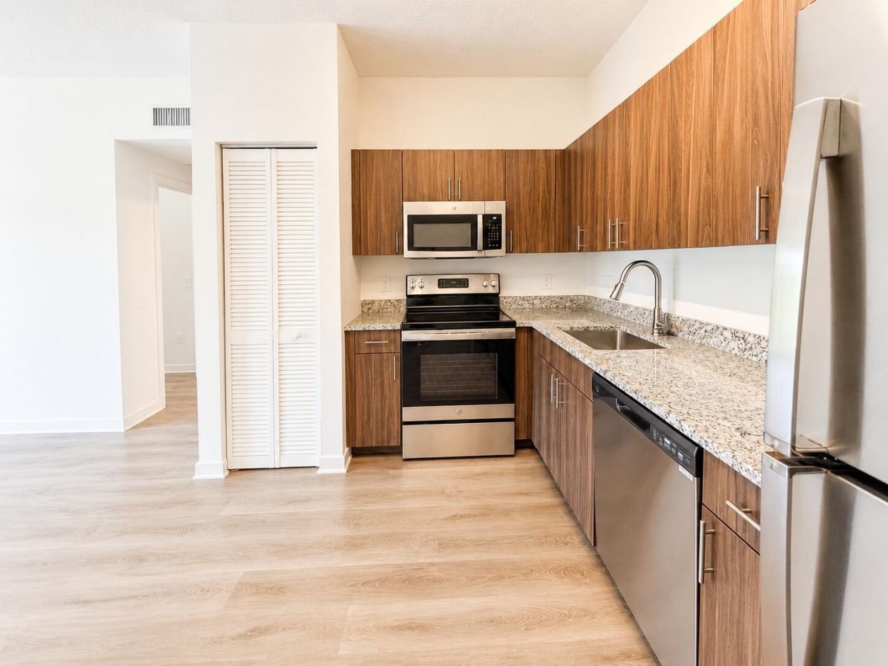 4250 Lakewood Road, Unit 204, Lake Worth Beach, FL 33461 Photo