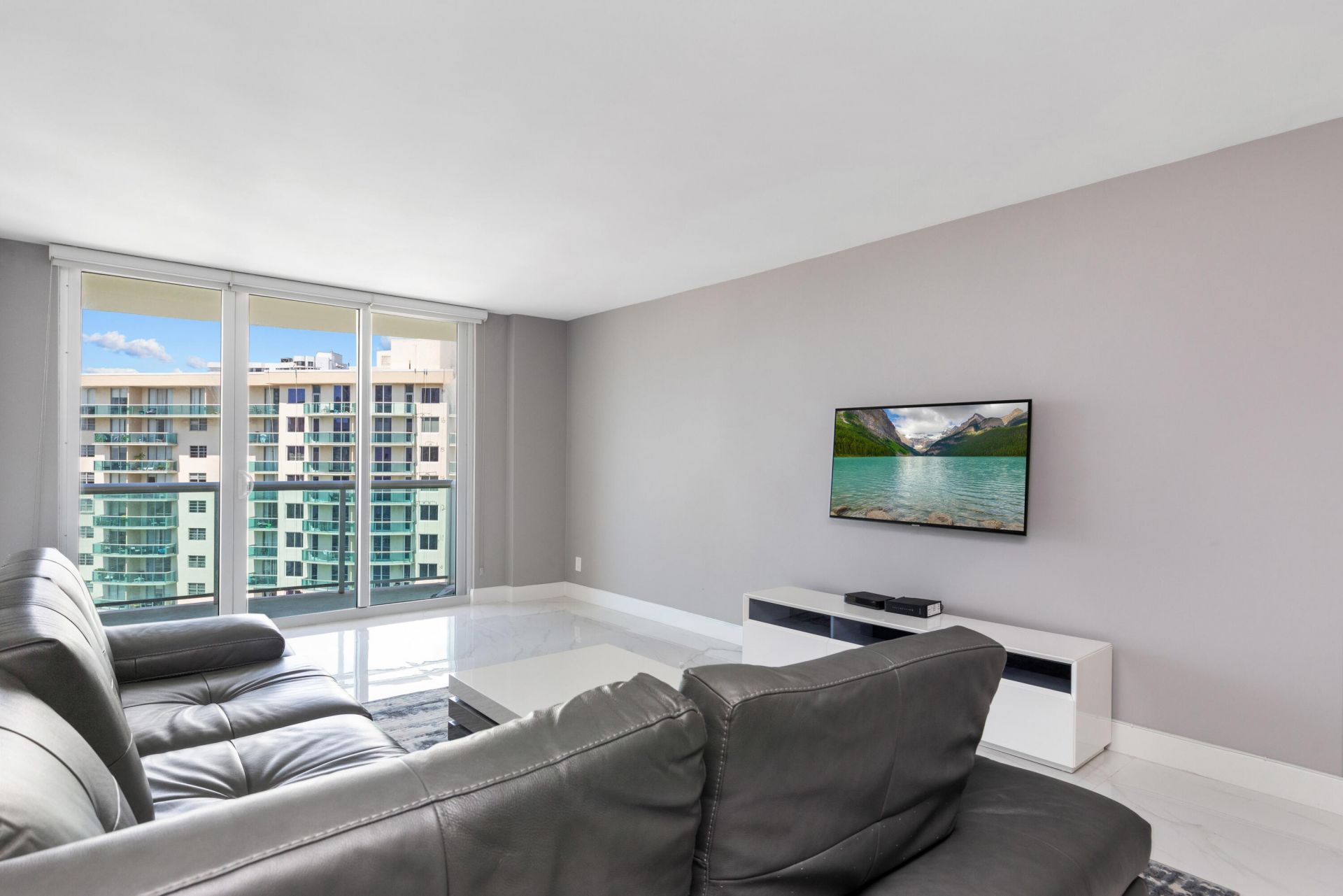 19380 Collins Avenue, Unit 1527, Sunny Isles Beach, FL 33160 Photo