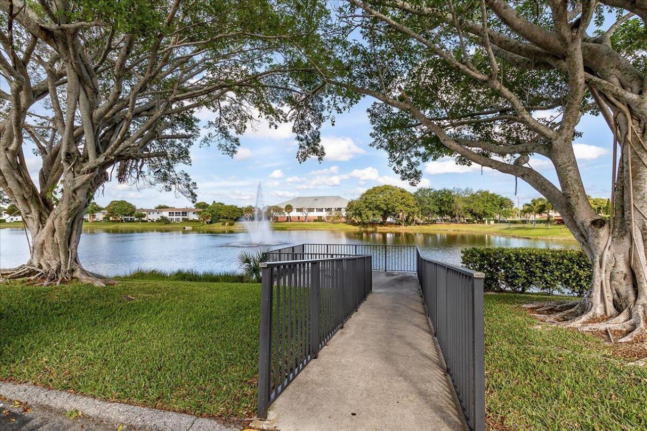 142 Kent I, West Palm Beach, FL 33417 Photo
