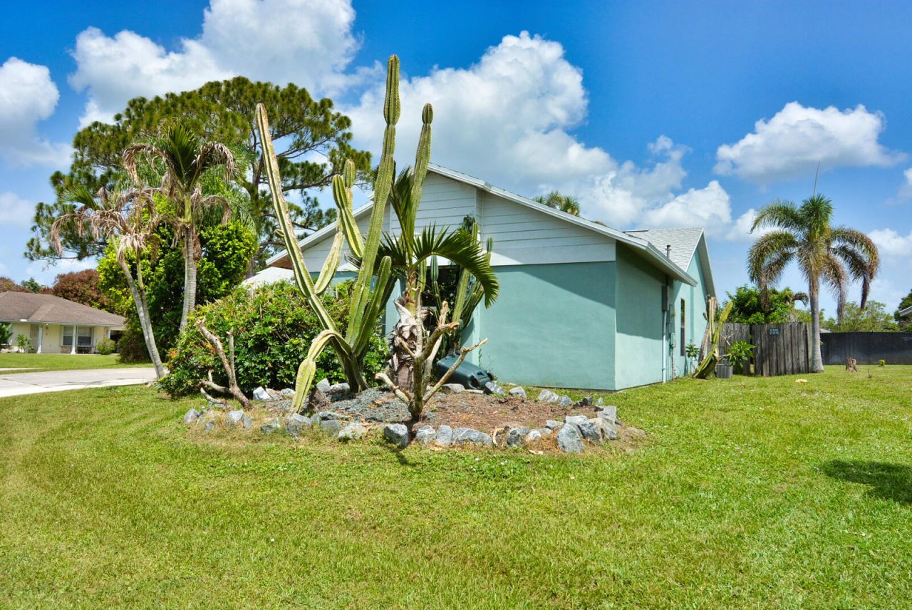 2198 SE Dolphin Road, Port Saint Lucie, FL 34952 Photo