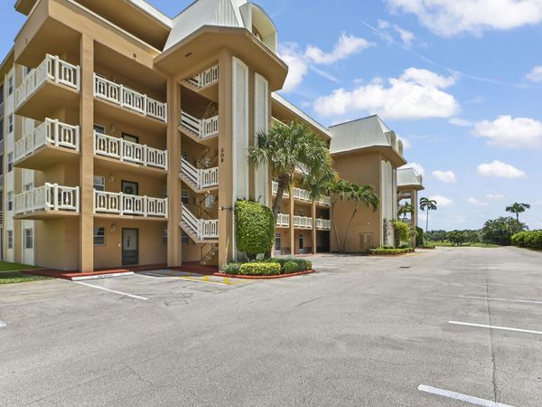308 Golfview Road, Unit 101, North Palm Beach, FL 33408