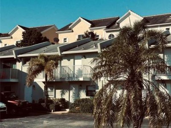4121 NE 21st Terrace, Unit #3, Lighthouse Point, FL 33064