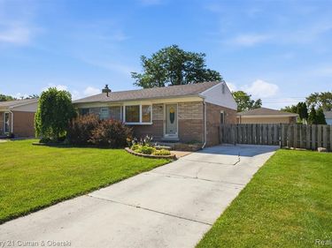 18018 Cloverdale Drive, Clinton Twp, MI 48035