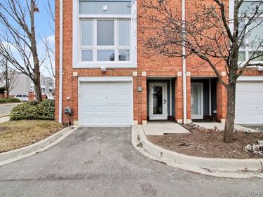 274 Main Sail Ct Court, Detroit, MI 48207