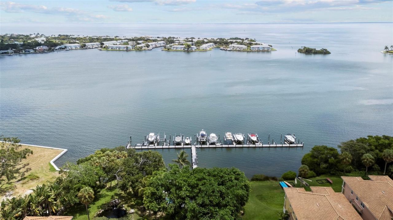 185 Banyan Bay Drive , Saint Petersburg, FL 33705 Photo