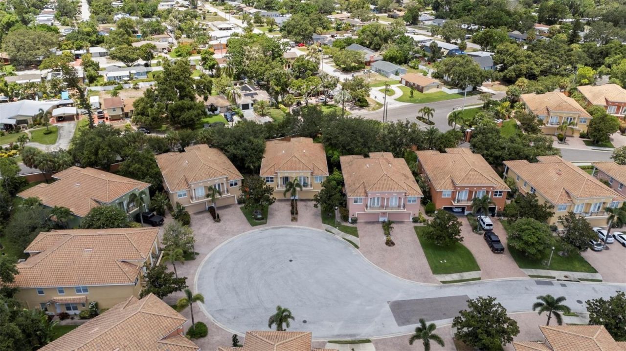 185 Banyan Bay Drive , Saint Petersburg, FL 33705 Photo