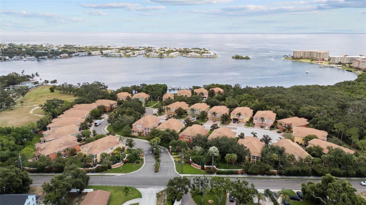 185 Banyan Bay Drive , Saint Petersburg, FL 33705 Photo