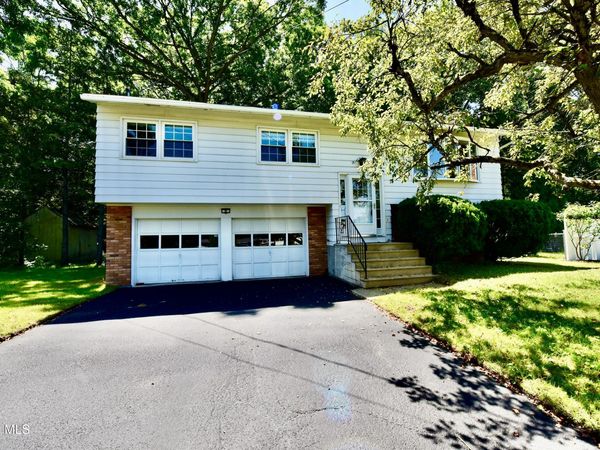 4 Cedar Court, Schenectady, NY 12309