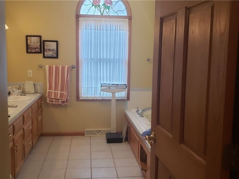 15050 Lake Avenue, Middlefield, OH 44062 Photo 10