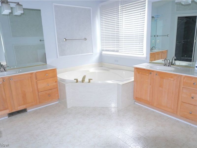 20341 Colleen Court, Strongsville, OH 44149 Photo 8