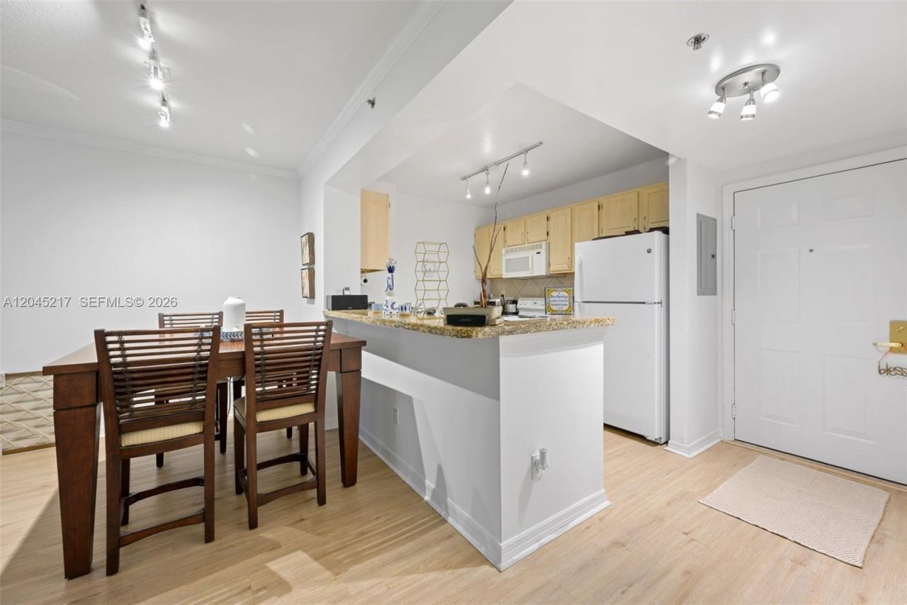 2665 SW 37th Ave, Unit 202, Miami, FL 33133 Photo