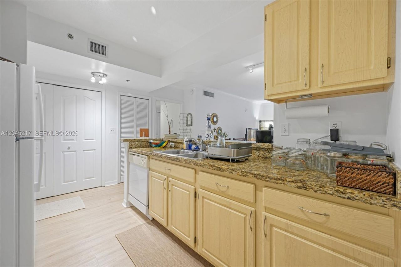 2665 SW 37th Ave, Unit 202, Miami, FL 33133 Photo