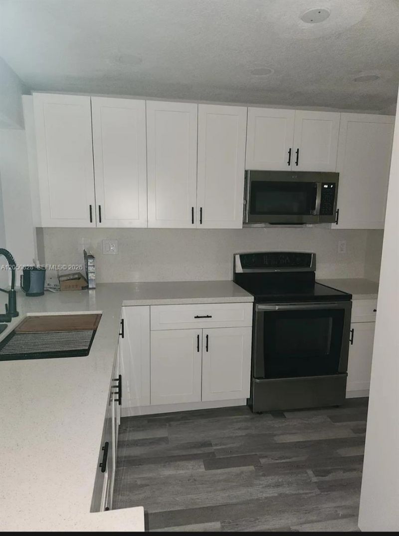 8000 Fairview Dr , Unit 301, Tamarac, FL 33321 Photo
