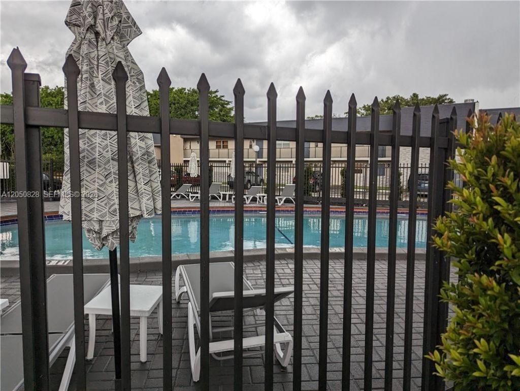 8000 Fairview Dr , Unit 301, Tamarac, FL 33321 Photo