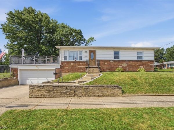 1935 Quayle Drive , Akron, OH 44312