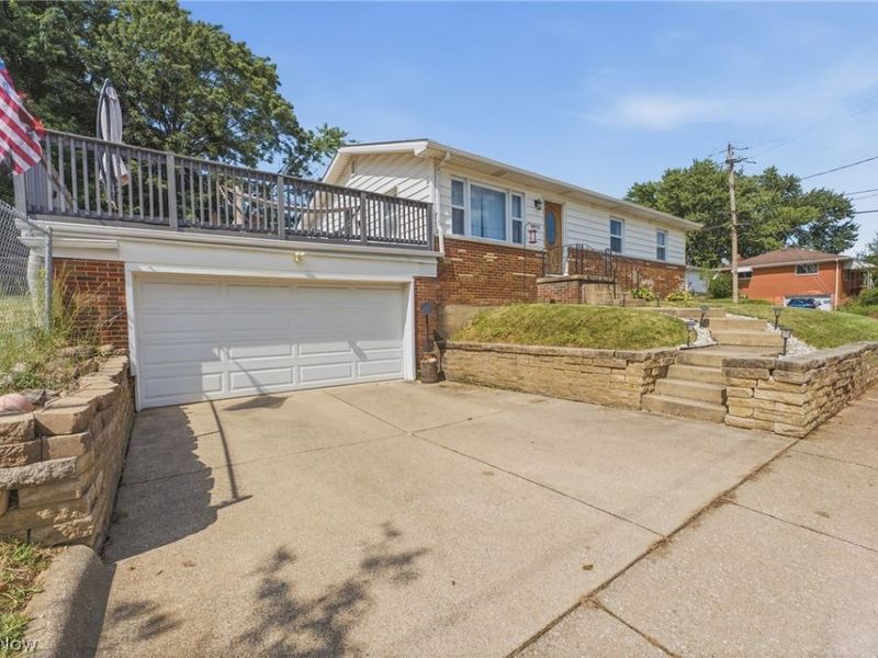1935 Quayle Drive, Akron, OH 44312 Photo 3