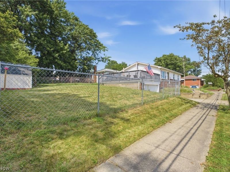 1935 Quayle Drive, Akron, OH 44312 Photo 4