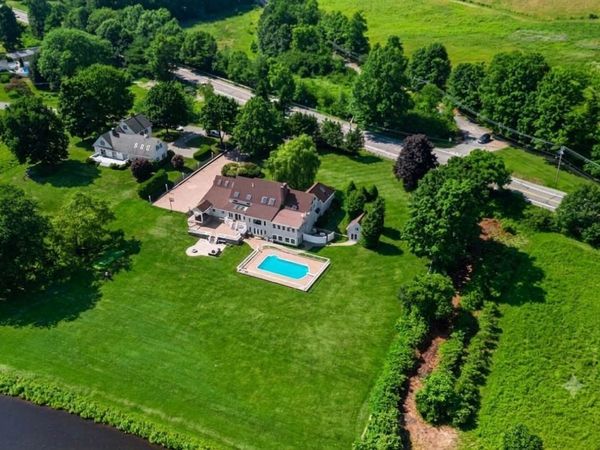 6 Lynbrook Road, Southborough, MA 01772