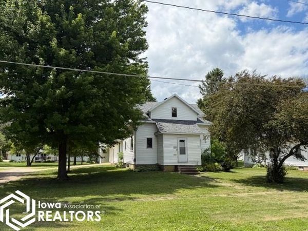 826 Main Avenue N, Britt, IA 50423