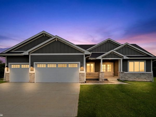 475 SE Walnut Woods Drive, West Des Moines, IA 50265