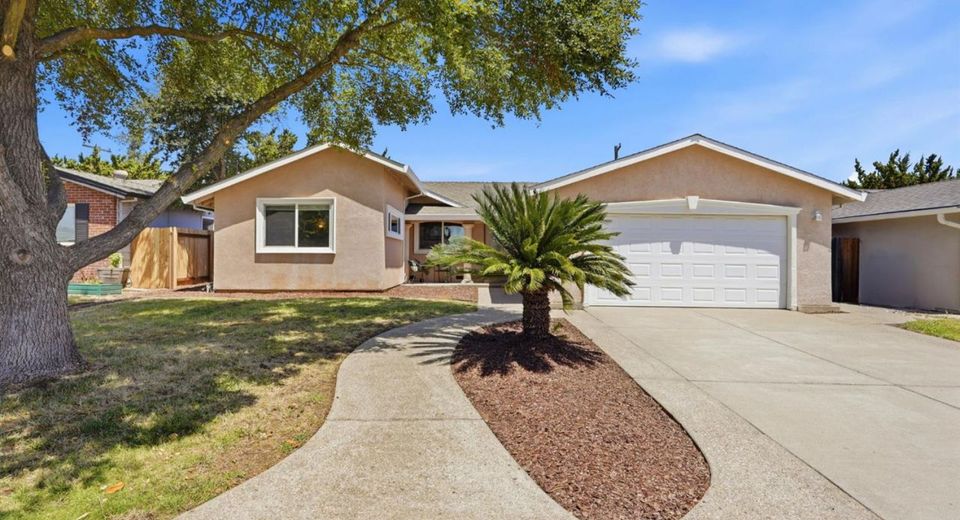 8225 Lake Forest Dr, Sacramento, CA 95826 Photo