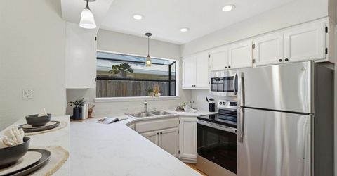 8225 Lake Forest Dr, Sacramento, CA 95826 Photo