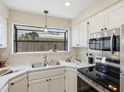 8225 Lake Forest Dr, Sacramento, CA 95826 Photo