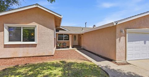 8225 Lake Forest Dr, Sacramento, CA 95826 Photo