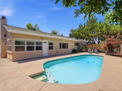 8225 Lake Forest Dr, Sacramento, CA 95826 Photo